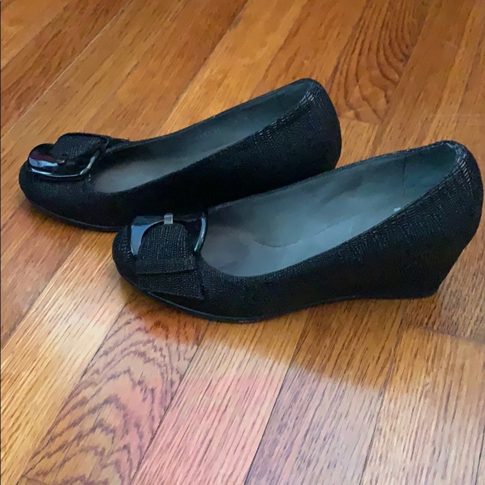 Stuart Weitzman - Picture 2 of 3